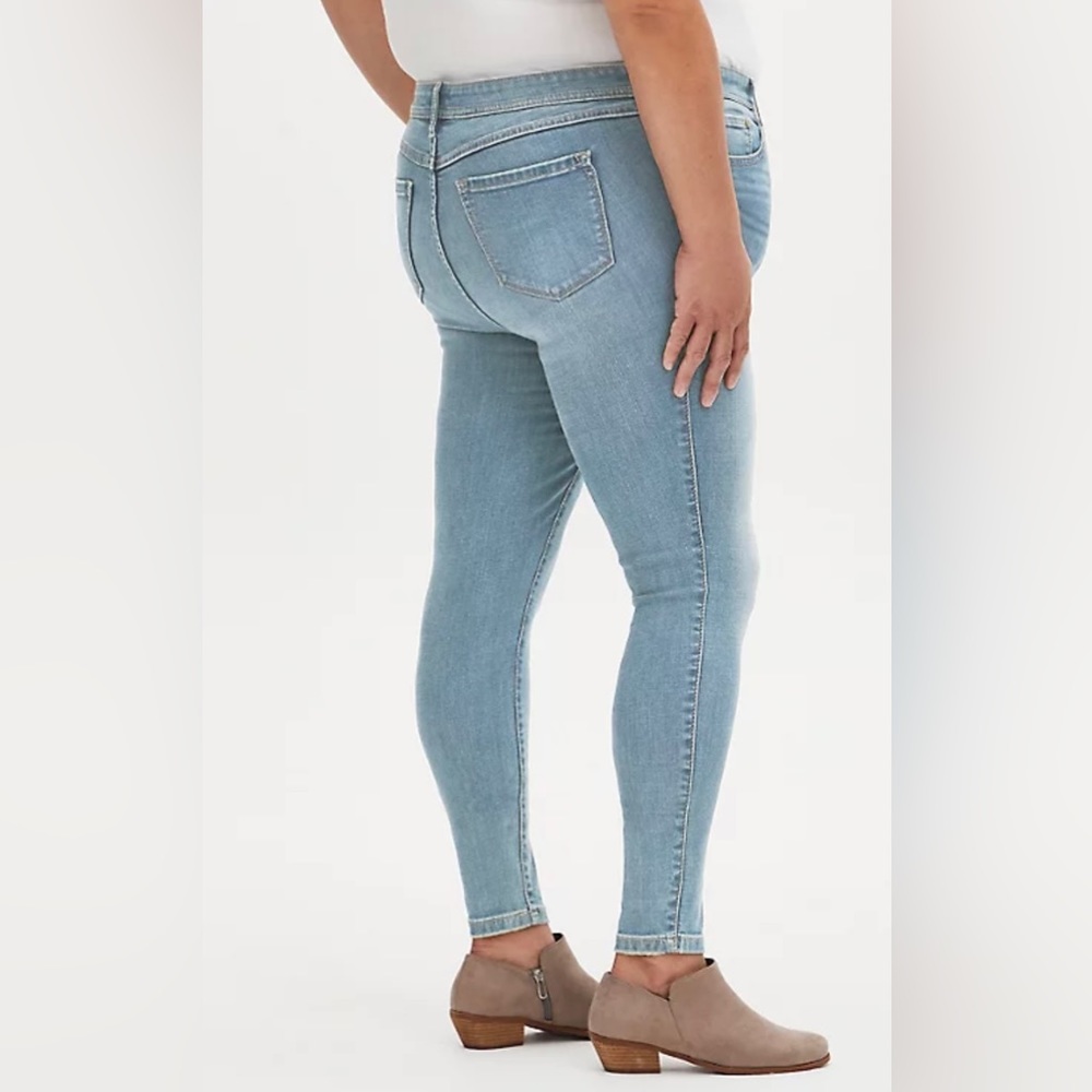 🆕NWT Torrid Midfit super skinny jeans